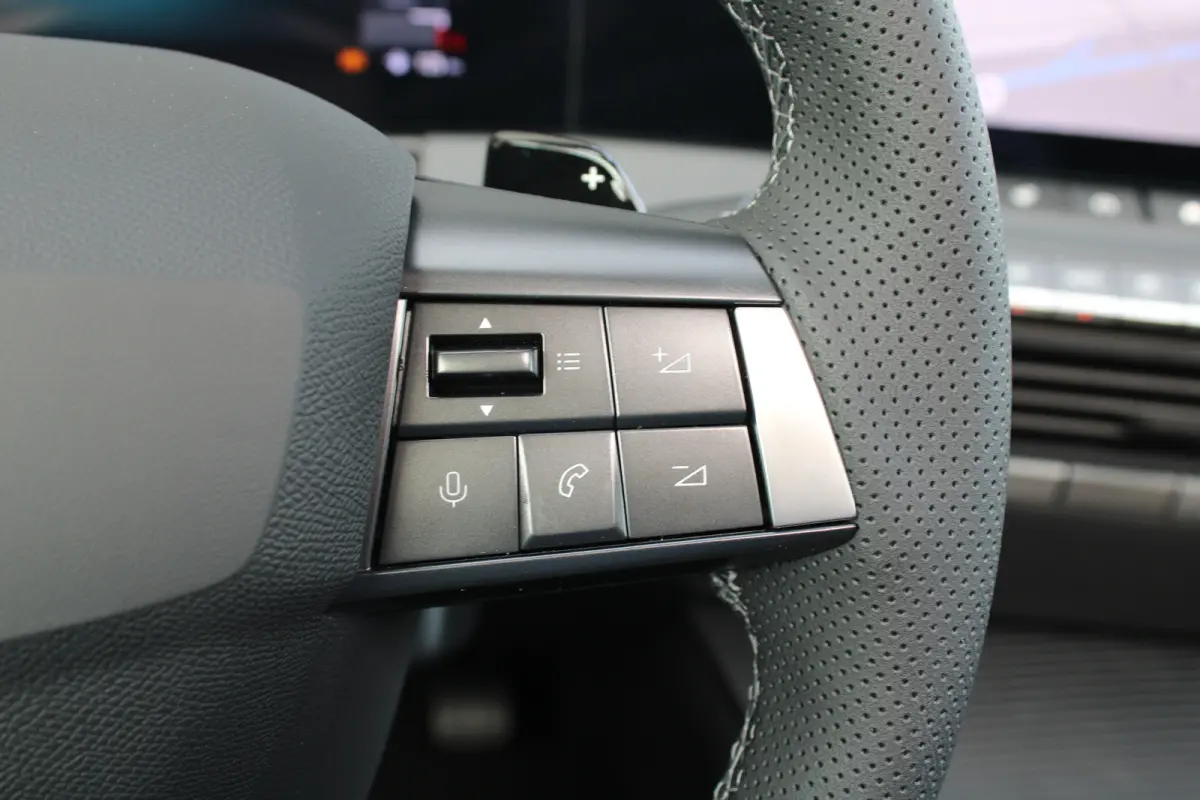 1.6 Turbo Plug In Hybrid Ultimate | Nieuw model | Panorama/schuifdak | Luxe stoelen | Navigatie | Camera | Alcantara |