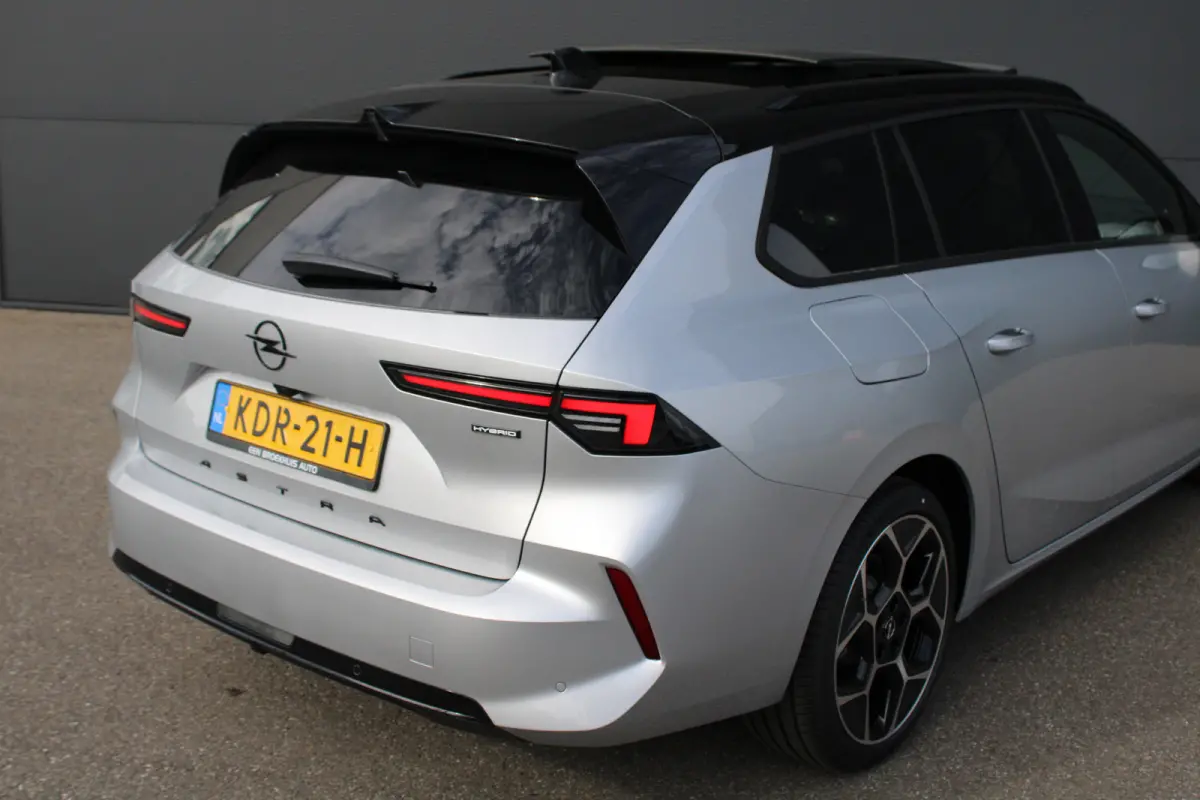 1.6 Turbo Plug In Hybrid Ultimate | Nieuw model | Panorama/schuifdak | Luxe stoelen | Navigatie | Camera | Alcantara |