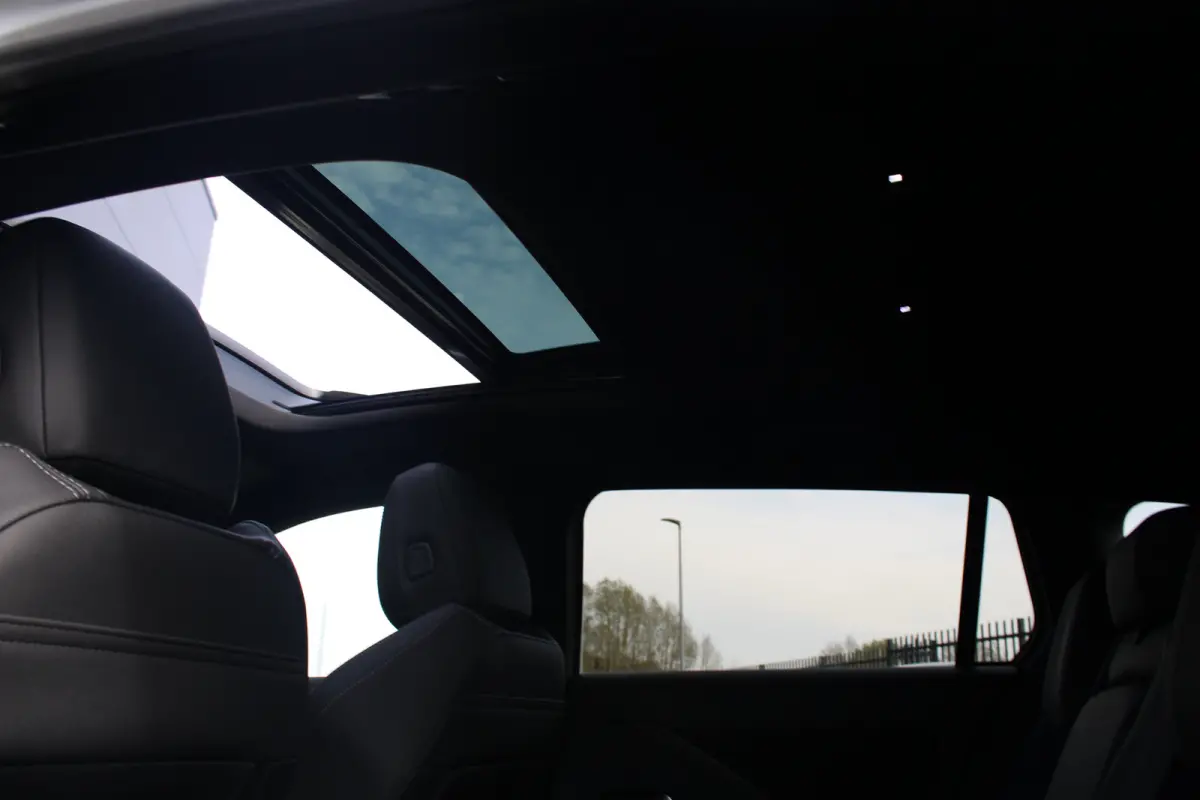 1.6 Turbo Plug In Hybrid Ultimate | Nieuw model | Panorama/schuifdak | Luxe stoelen | Navigatie | Camera | Alcantara |