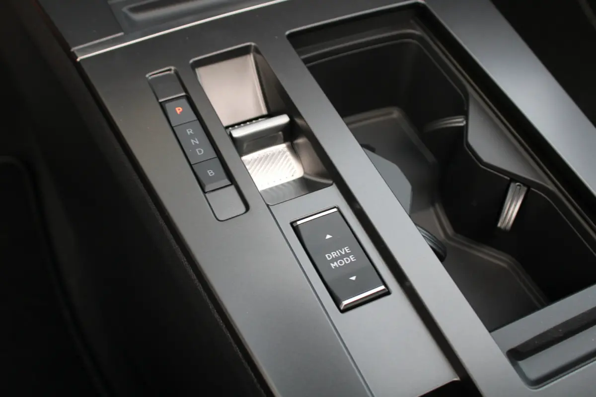 1.6 Turbo Plug In Hybrid Ultimate | Nieuw model | Panorama/schuifdak | Luxe stoelen | Navigatie | Camera | Alcantara |