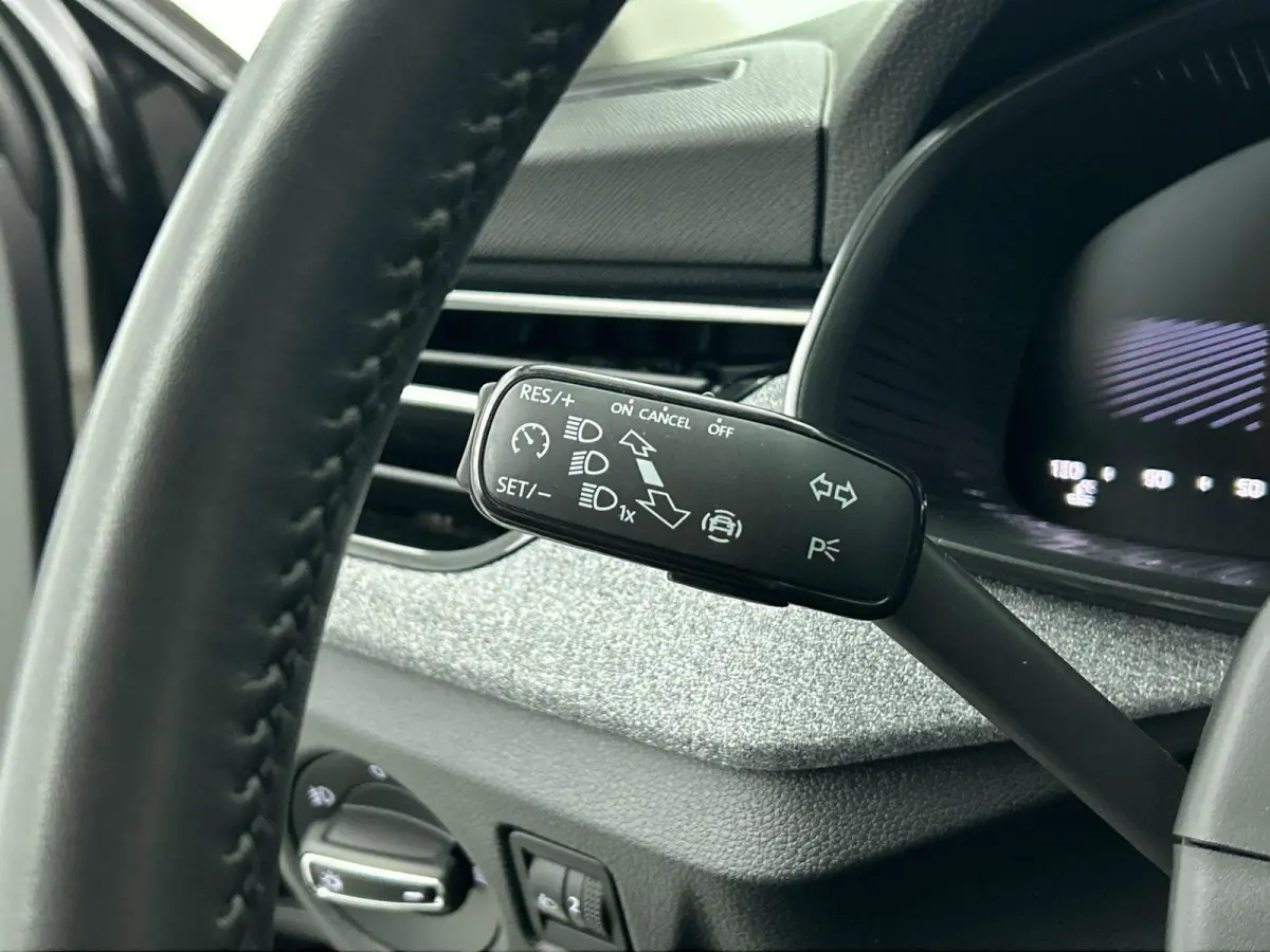 1.0 TSI 115pk Business Edition DSG Navigatie Climate control Cruise control LED Keyless Achteruitrijcamera Parkeersensoren Apple Carplay/ Android Auto Radio