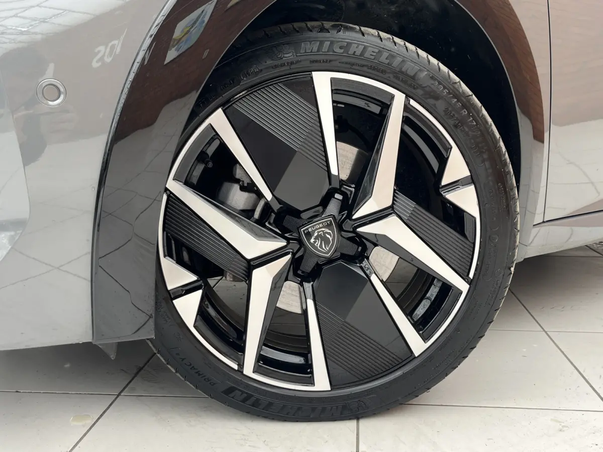 Hybrid 145 e-DCS6 Automaat GT | Keyless | Camera voor + achter | Carplay/Android Auto | Dodehoekdetectie | Adaptive Cruise Control |