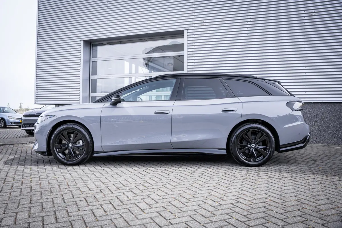 Limited Edition 77 kWh | Lichtmetalen velgen 5-spaaks 19" | Trekhaak elektrisch uitklapbaar | Two-tone unikleur