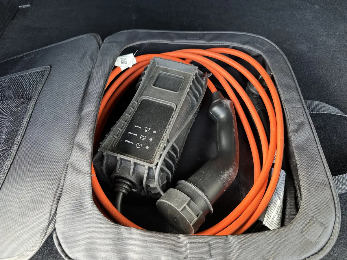 300pk E-Tense 4x4 Louvre (Elektrisch Schuifdak - Leder incl verwarming/koeling/massage/geheugen - NightVision - Focal Electra - 360gr Camera - 20"- Elektrische Klep - LED)
