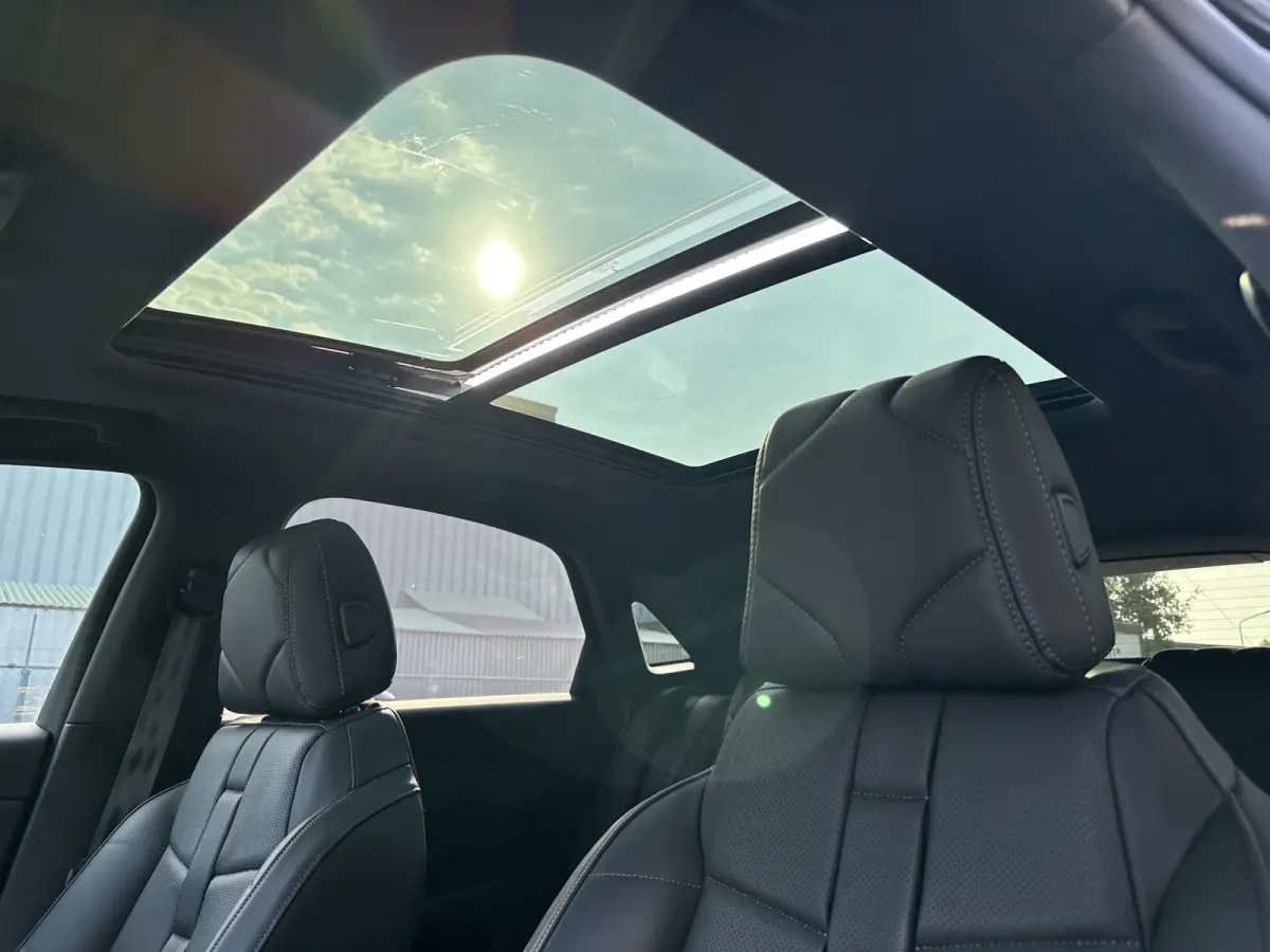 300pk E-Tense 4x4 Louvre (Elektrisch Schuifdak - Leder incl verwarming/koeling/massage/geheugen - NightVision - Focal Electra - 360gr Camera - 20"- Elektrische Klep - LED)