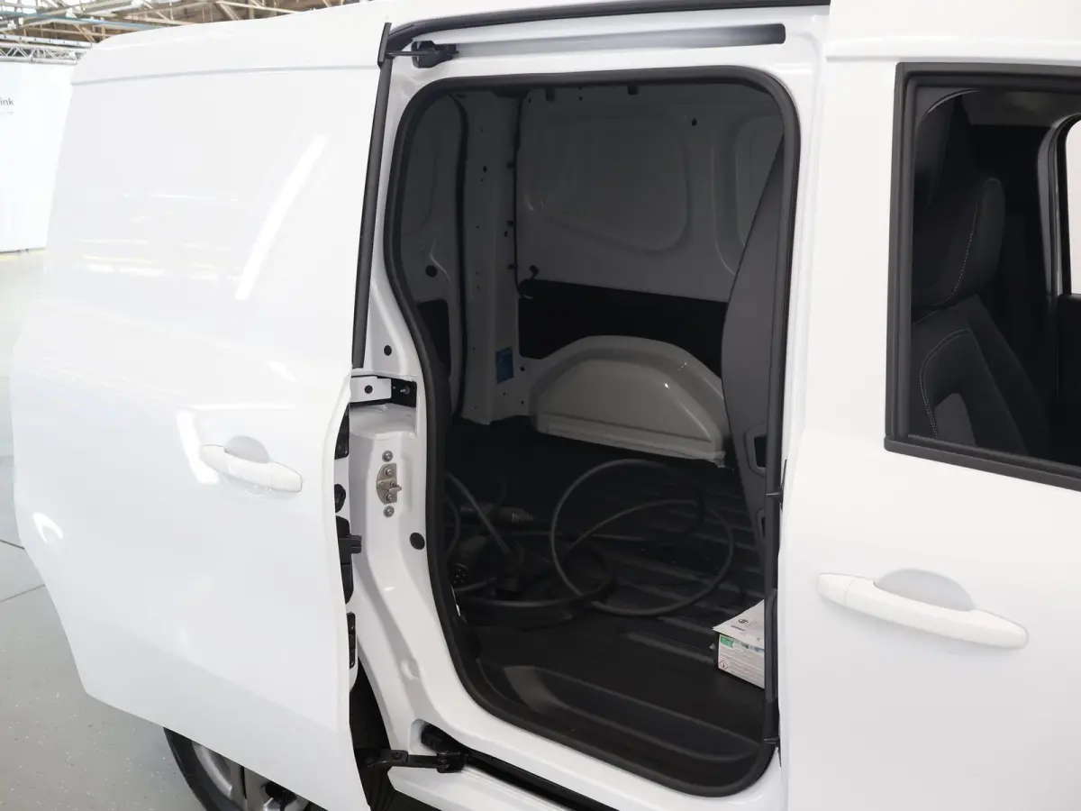 51kW L1 PRO | Navigatie | Parkeercamera | Cruise Control | Stoelverwarming | Certified