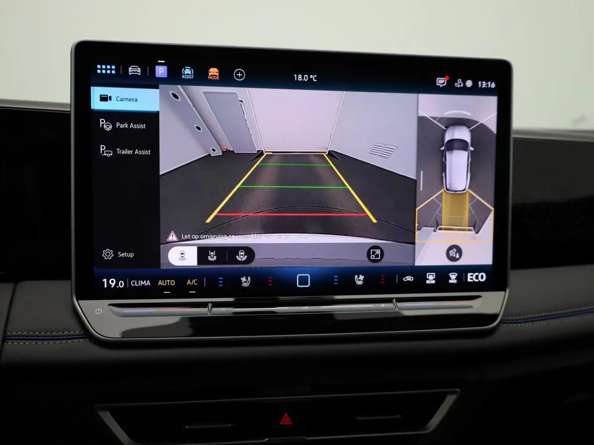 1.5 eHybrid R-Line Edition 272 PK| SoH 100% | Panoramadak | Trekhaak | Lederen Stoelen Met Geheugen | Navigatie Groot | 360 Camera | Head-Up Display | Stoelverwarming Voor & Achter
