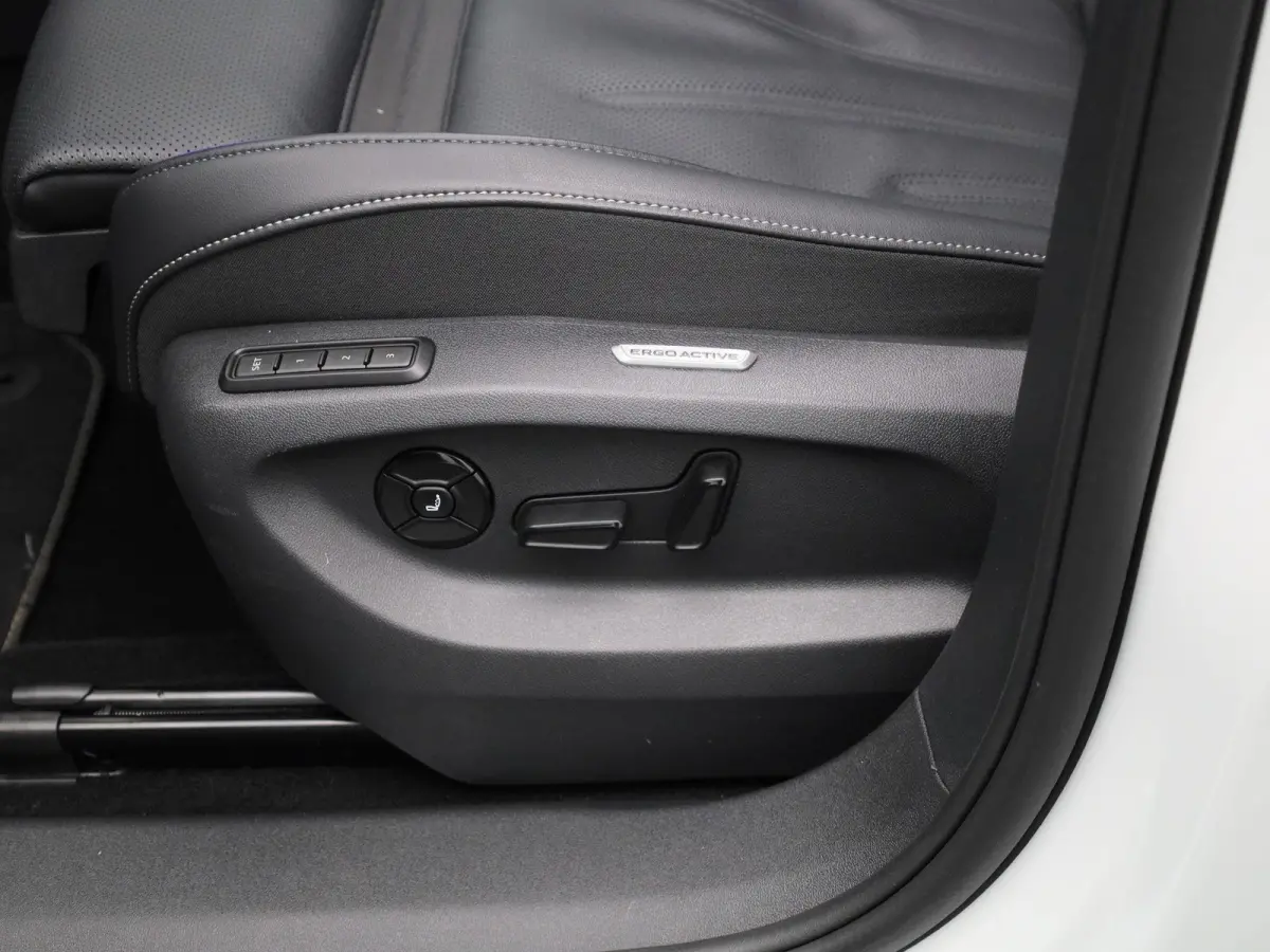 1.5 eHybrid R-Line Edition 272 PK| SoH 100% | Panoramadak | Trekhaak | Lederen Stoelen Met Geheugen | Navigatie Groot | 360 Camera | Head-Up Display | Stoelverwarming Voor & Achter