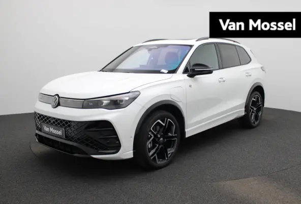 1.5 eHybrid R-Line Edition 272 PK| SoH 100% | Panoramadak | Trekhaak | Lederen Stoelen Met Geheugen | Navigatie Groot | 360 Camera | Head-Up Display | Stoelverwarming Voor & Achter