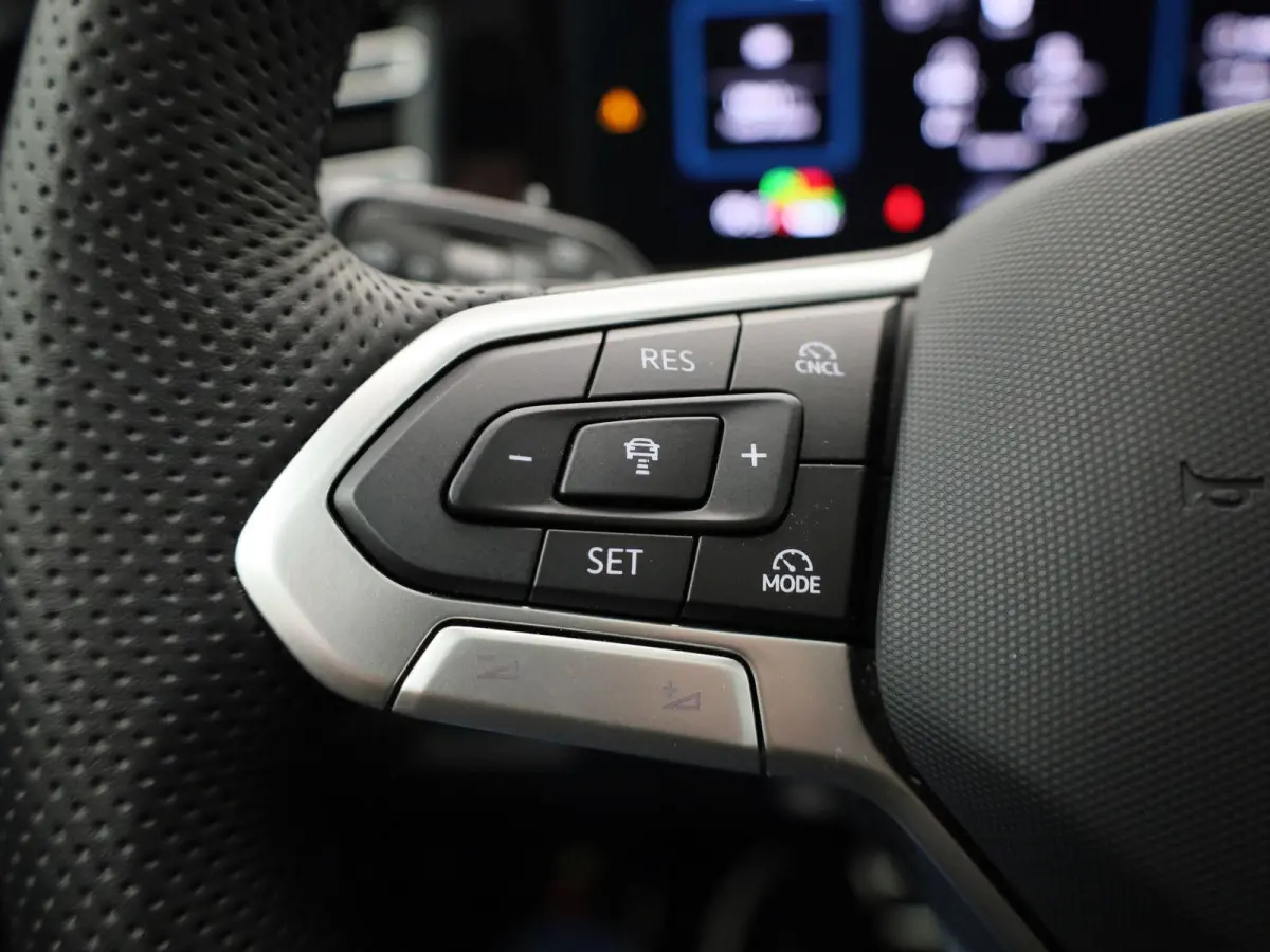 1.5 eHybrid R-Line Edition 272 PK| SoH 100% | Panoramadak | Trekhaak | Lederen Stoelen Met Geheugen | Navigatie Groot | 360 Camera | Head-Up Display | Stoelverwarming Voor & Achter