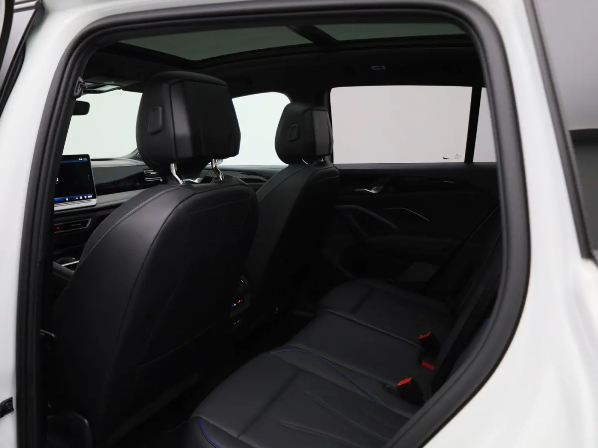 1.5 eHybrid R-Line Edition 272 PK| SoH 100% | Panoramadak | Trekhaak | Lederen Stoelen Met Geheugen | Navigatie Groot | 360 Camera | Head-Up Display | Stoelverwarming Voor & Achter