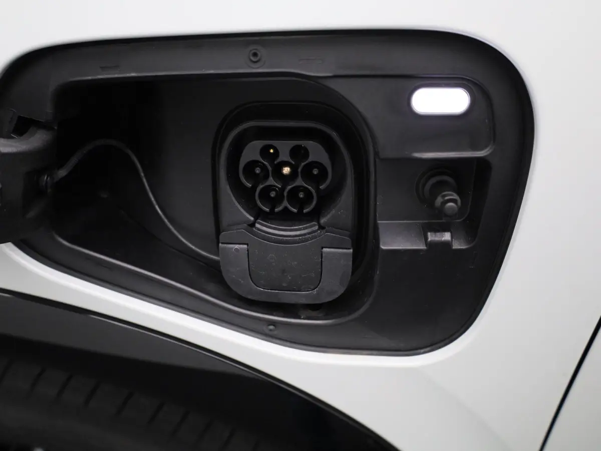 1.5 eHybrid R-Line Edition 272 PK| SoH 100% | Panoramadak | Trekhaak | Lederen Stoelen Met Geheugen | Navigatie Groot | 360 Camera | Head-Up Display | Stoelverwarming Voor & Achter