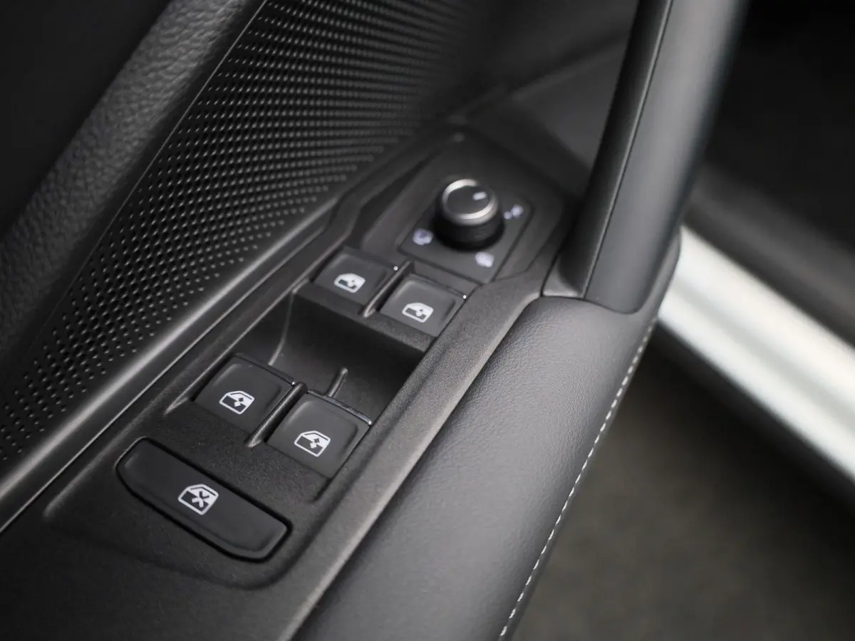 1.5 eHybrid R-Line Edition 272 PK| SoH 100% | Panoramadak | Trekhaak | Lederen Stoelen Met Geheugen | Navigatie Groot | 360 Camera | Head-Up Display | Stoelverwarming Voor & Achter