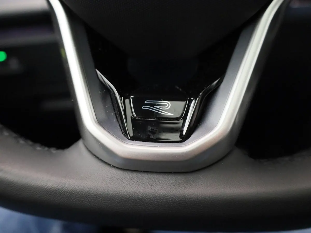 1.5 eHybrid R-Line Edition 272 PK| SoH 100% | Panoramadak | Trekhaak | Lederen Stoelen Met Geheugen | Navigatie Groot | 360 Camera | Head-Up Display | Stoelverwarming Voor & Achter