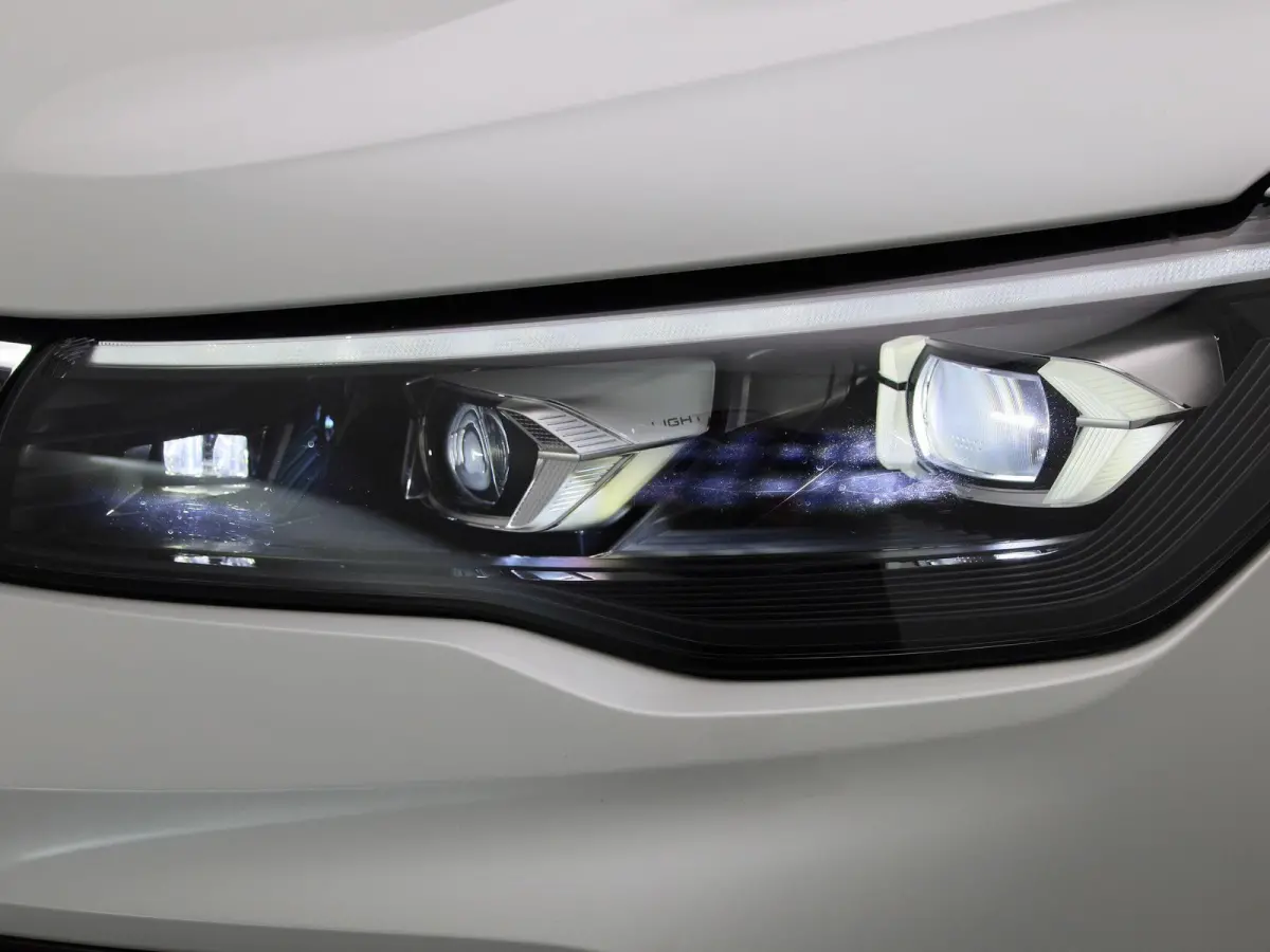 1.5 eHybrid R-Line Edition 272 PK| SoH 100% | Panoramadak | Trekhaak | Lederen Stoelen Met Geheugen | Navigatie Groot | 360 Camera | Head-Up Display | Stoelverwarming Voor & Achter