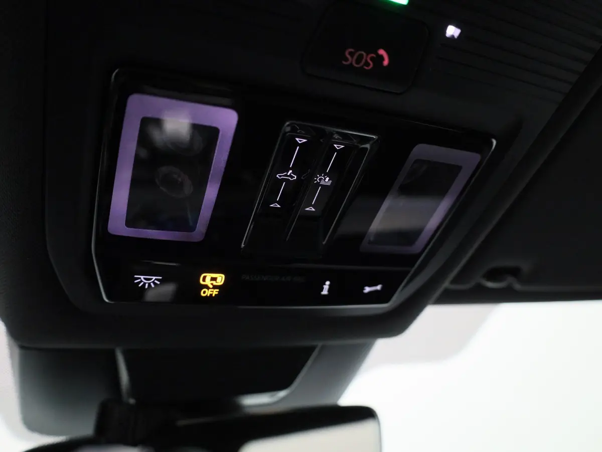 1.5 eHybrid R-Line Edition 272 PK| SoH 100% | Panoramadak | Trekhaak | Lederen Stoelen Met Geheugen | Navigatie Groot | 360 Camera | Head-Up Display | Stoelverwarming Voor & Achter