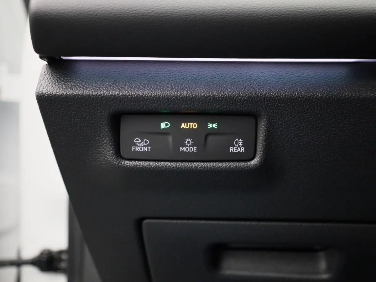 1.5 eHybrid R-Line Edition 272 PK| SoH 100% | Panoramadak | Trekhaak | Lederen Stoelen Met Geheugen | Navigatie Groot | 360 Camera | Head-Up Display | Stoelverwarming Voor & Achter