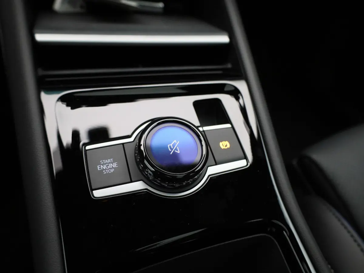 1.5 eHybrid R-Line Edition 272 PK| SoH 100% | Panoramadak | Trekhaak | Lederen Stoelen Met Geheugen | Navigatie Groot | 360 Camera | Head-Up Display | Stoelverwarming Voor & Achter