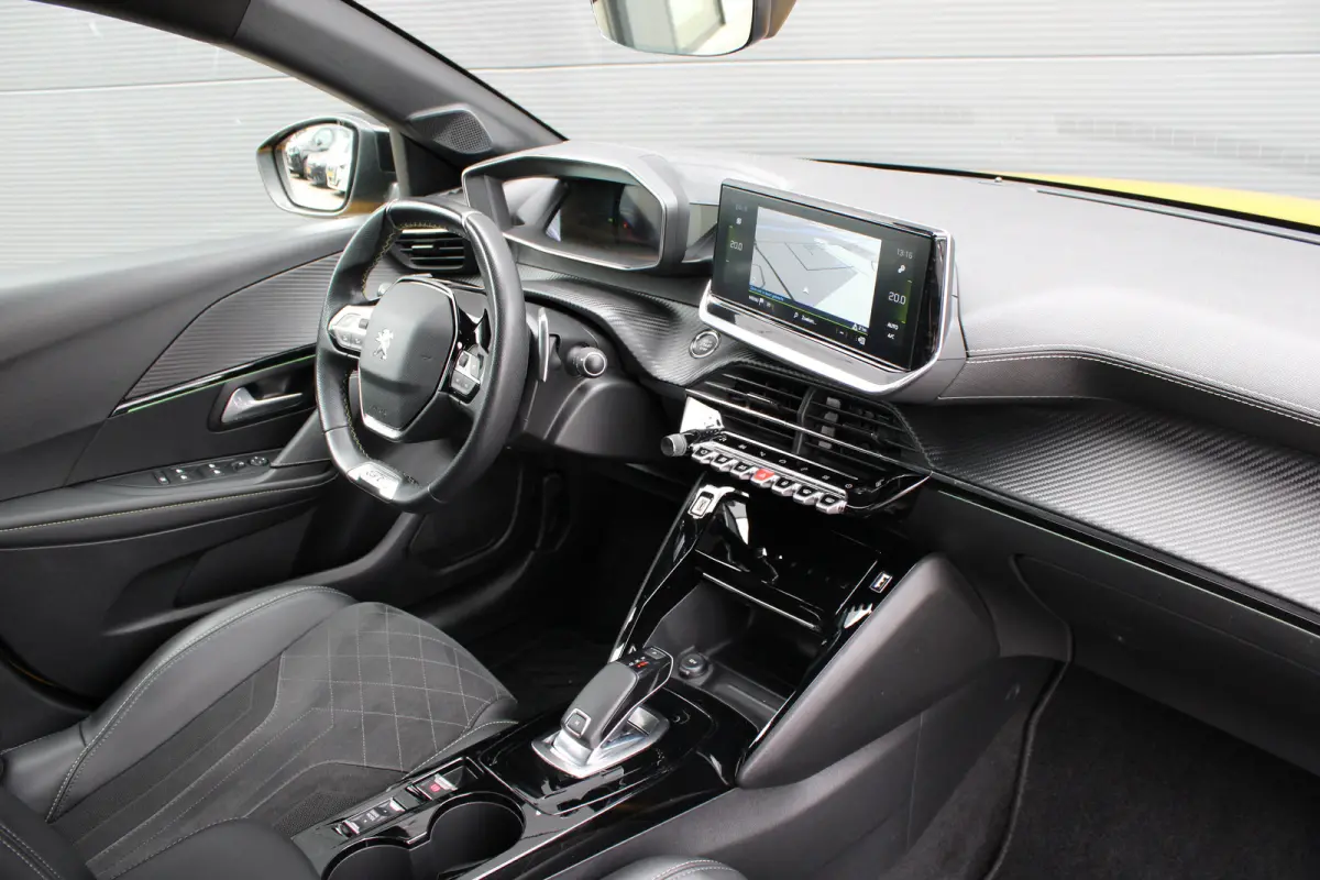 1.2 PureTech 130pk EAT8 GT Pack | Automaat | Navigatie | Camera | Alcantara | Stoelverwarming | Full LED | NL auto |
