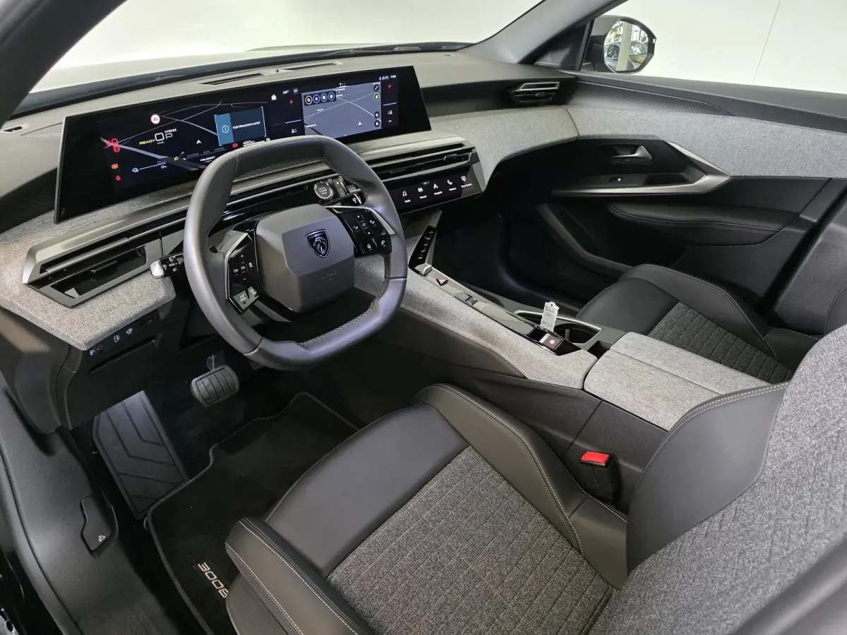 1.6 plug-in Hybrid 195 Allure | Trekhaak | Camera | Cruise Control