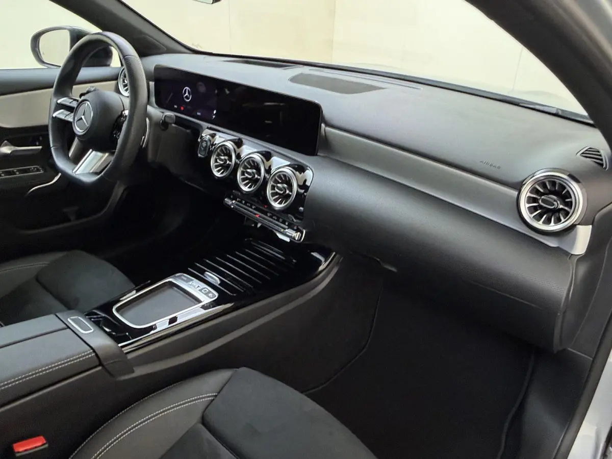 250 e Business Solution AMG / Panaromadak / Headup-Display / 360Graden-Camera /