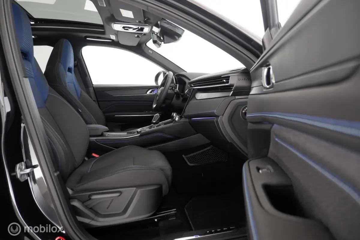 1.5 PHEV Black Style|Zwarte hemel|rolhoes|pano|lmv20
