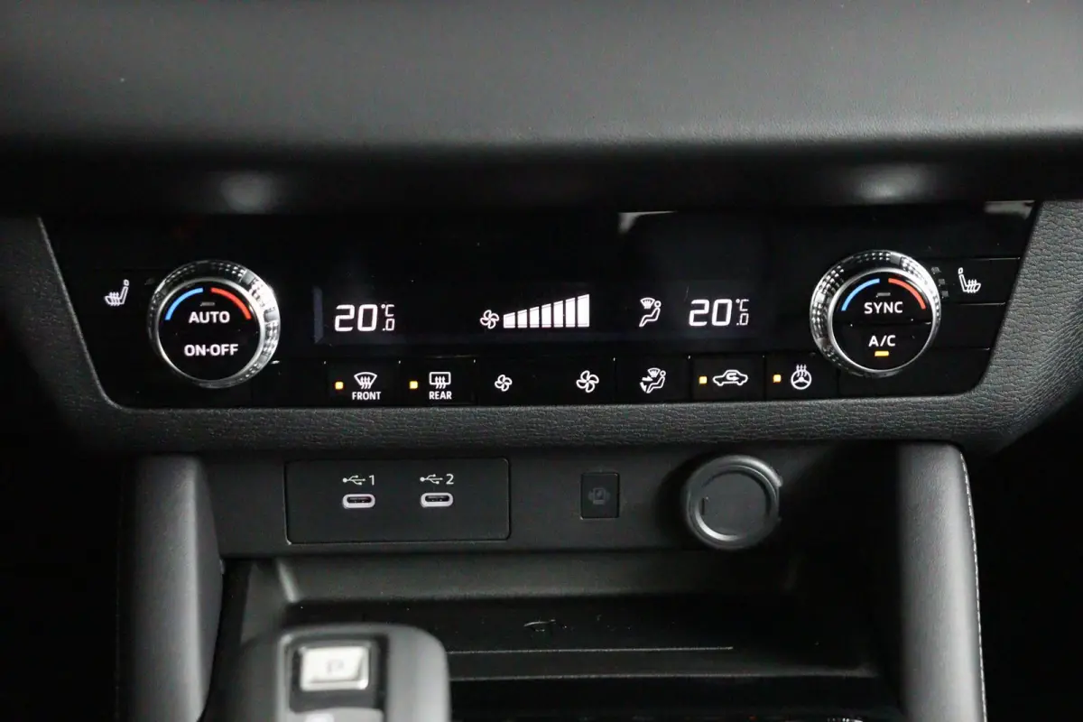 2.4 PHEV Intense | € 4.000 Korting! | 360° Camera | Adaptive Cruise Control | Bekleding Leder/Stof | Climate Control | Cruise Control | Navigatie | Stoel- en Stuurverwarming