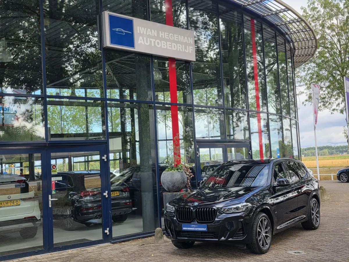 xDrive30e M Sport | Trekhaak | Leder | Navigatie | Climate control | 20 Inch M LM velgen |