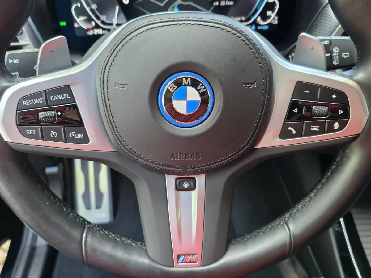 xDrive30e M Sport | Trekhaak | Leder | Navigatie | Climate control | 20 Inch M LM velgen |