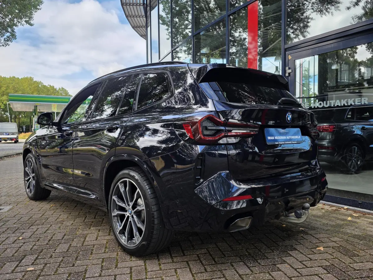 xDrive30e M Sport | Trekhaak | Leder | Navigatie | Climate control | 20 Inch M LM velgen |