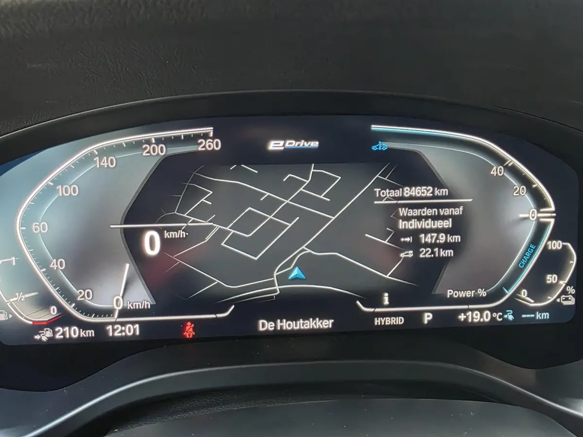 xDrive30e M Sport | Trekhaak | Leder | Navigatie | Climate control | 20 Inch M LM velgen |