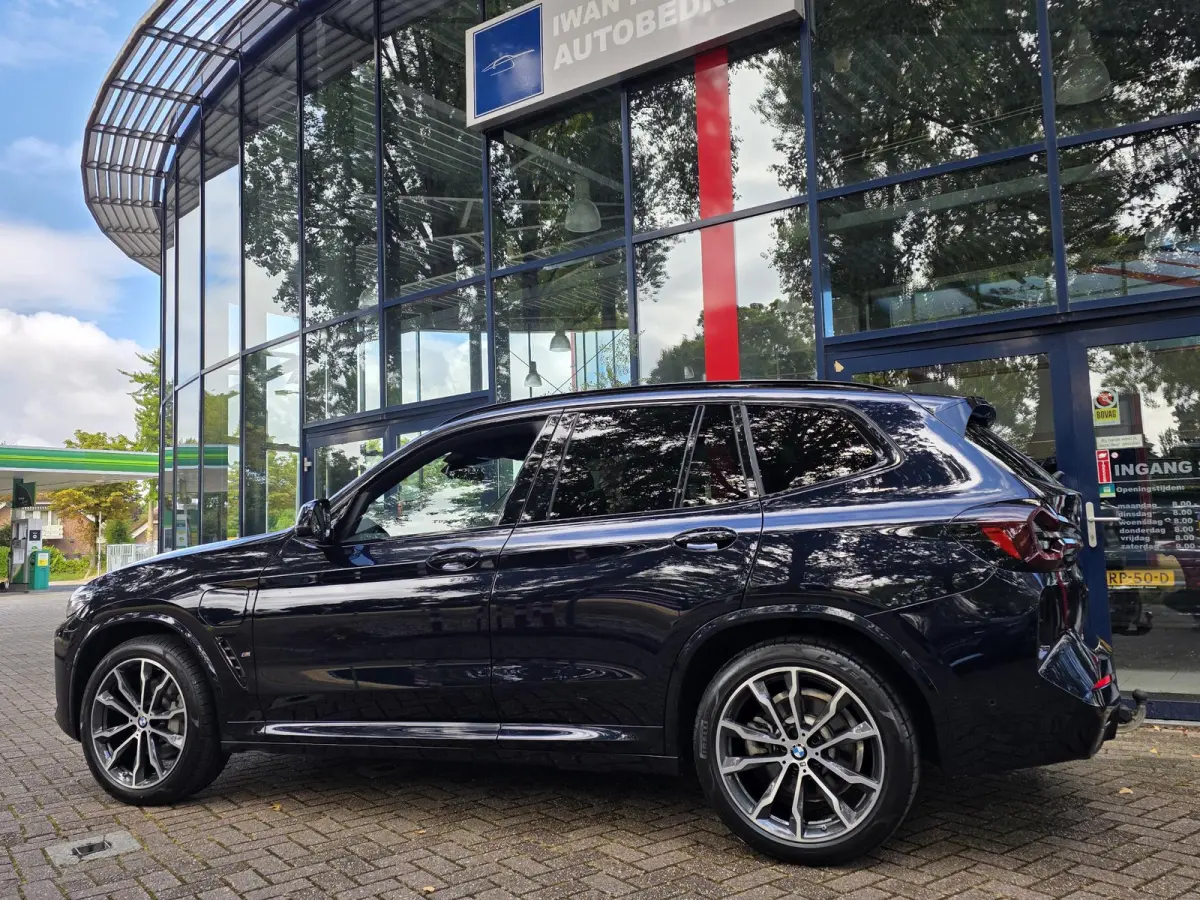 xDrive30e M Sport | Trekhaak | Leder | Navigatie | Climate control | 20 Inch M LM velgen |