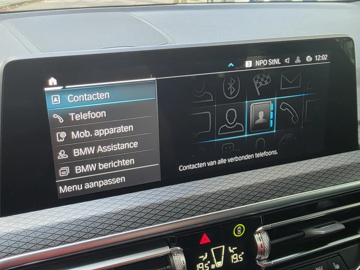 xDrive30e M Sport | Trekhaak | Leder | Navigatie | Climate control | 20 Inch M LM velgen |