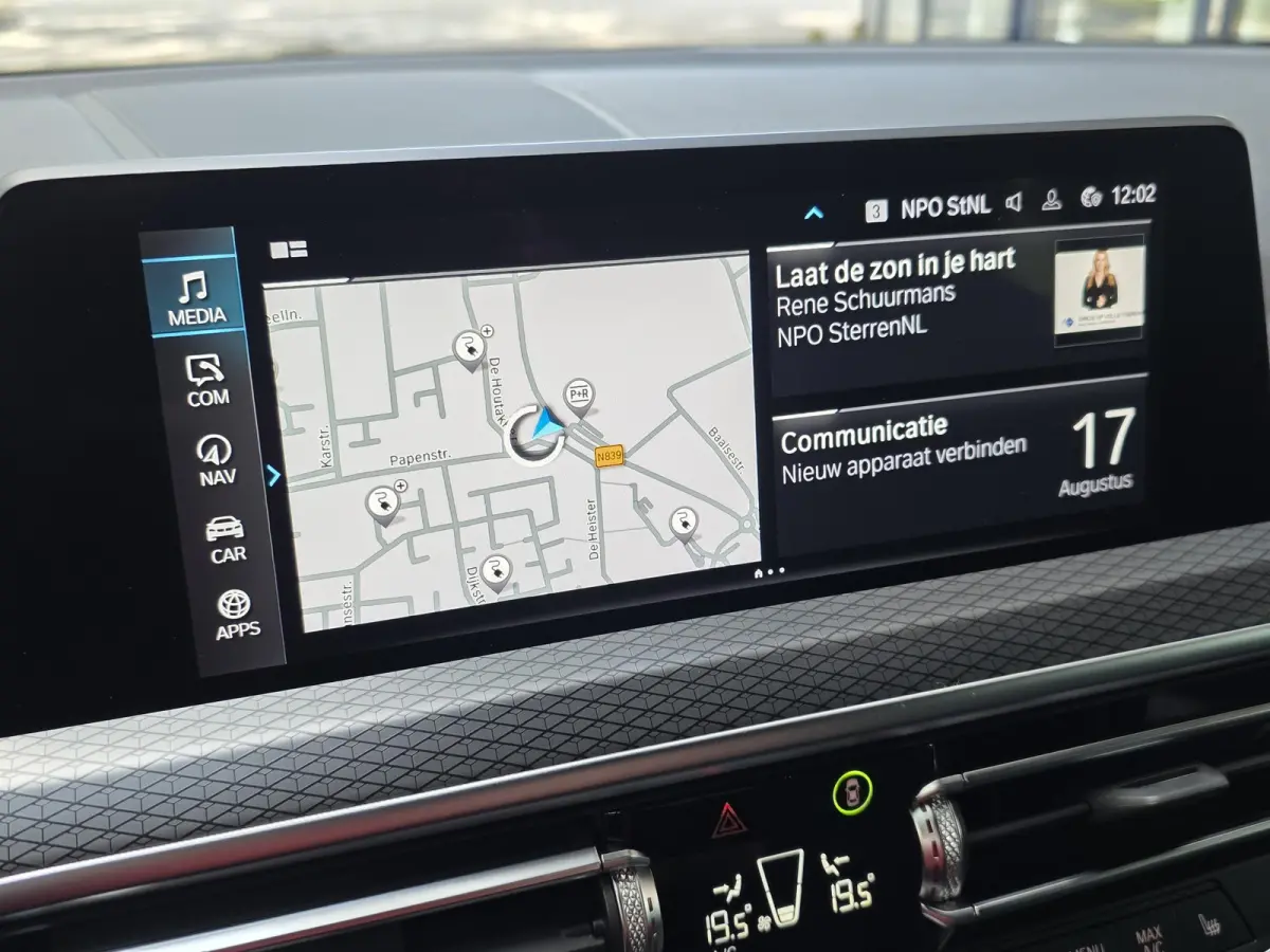xDrive30e M Sport | Trekhaak | Leder | Navigatie | Climate control | 20 Inch M LM velgen |
