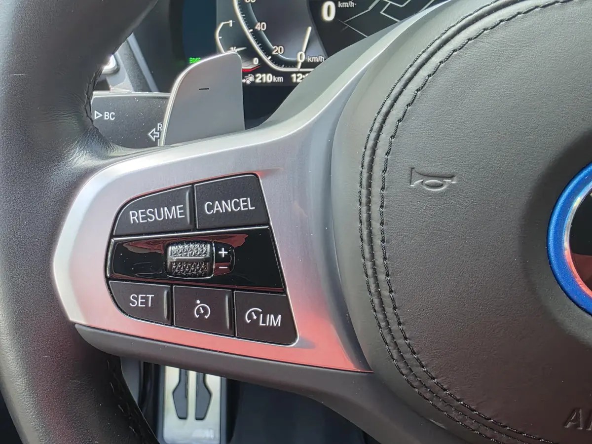 xDrive30e M Sport | Trekhaak | Leder | Navigatie | Climate control | 20 Inch M LM velgen |