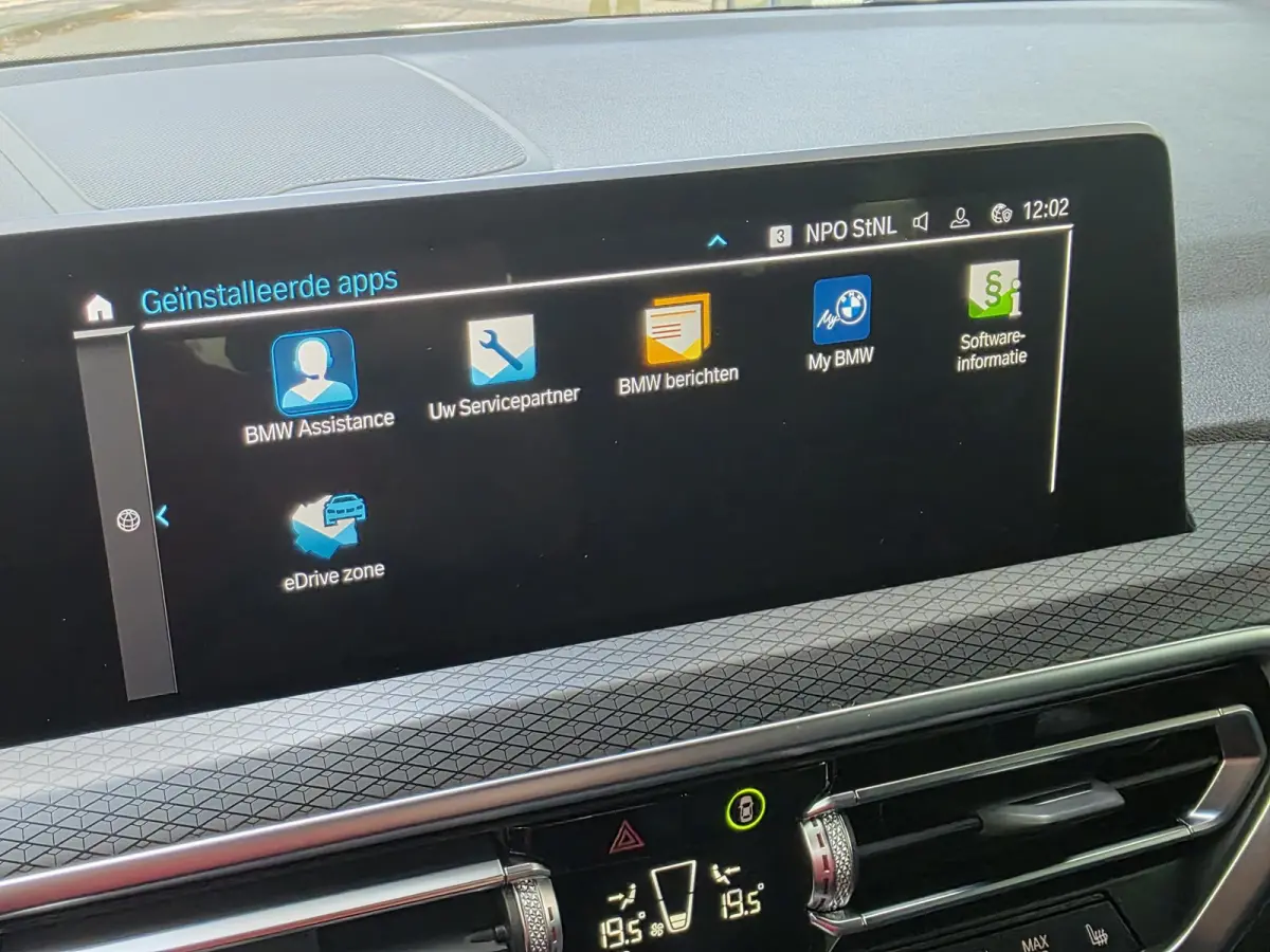 xDrive30e M Sport | Trekhaak | Leder | Navigatie | Climate control | 20 Inch M LM velgen |