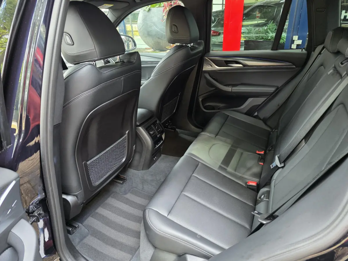 xDrive30e M Sport | Trekhaak | Leder | Navigatie | Climate control | 20 Inch M LM velgen |