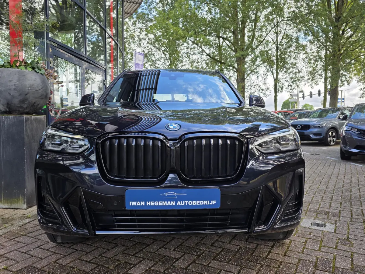 xDrive30e M Sport | Trekhaak | Leder | Navigatie | Climate control | 20 Inch M LM velgen |