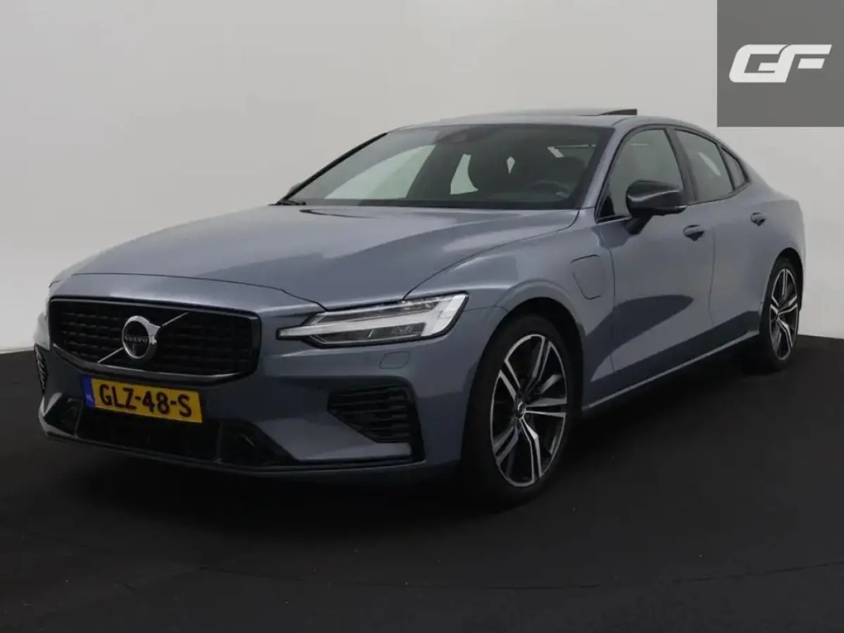 2.0 T8 Recharge AWD R-Design Pano H/K HUD 360° ACC Carplay