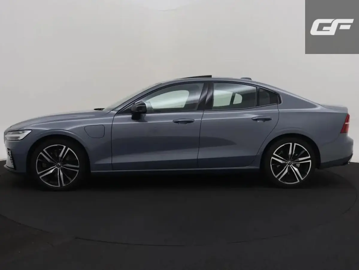 2.0 T8 Recharge AWD R-Design Pano H/K HUD 360° ACC Carplay