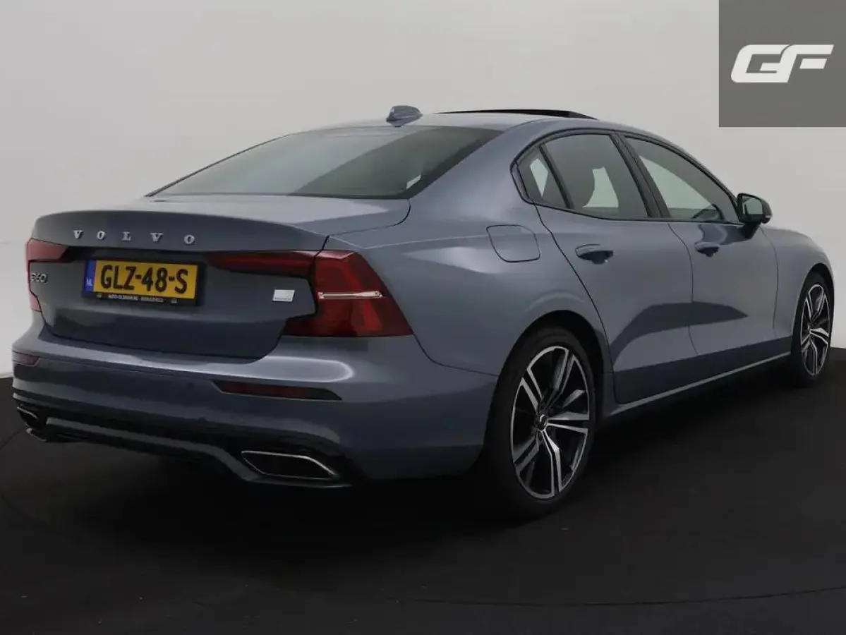2.0 T8 Recharge AWD R-Design Pano H/K HUD 360° ACC Carplay