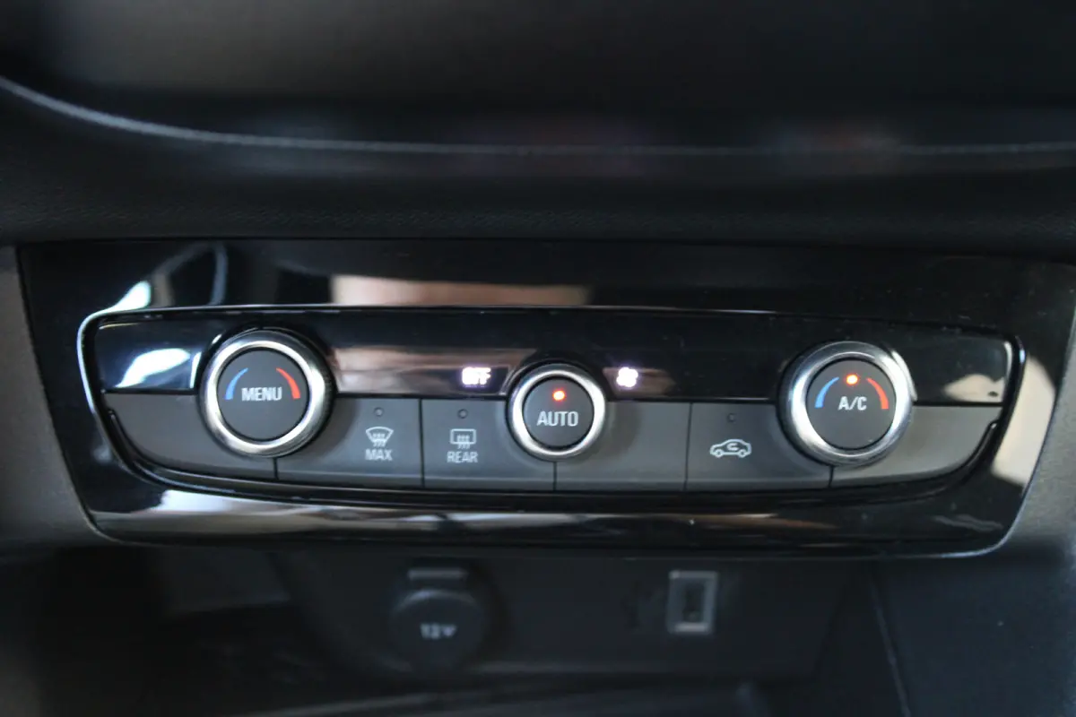 1.2 Turbo GS | Tot 8 Jaar garantie | Navigatie | Camera | Climate control | Dodehoek detectie |
