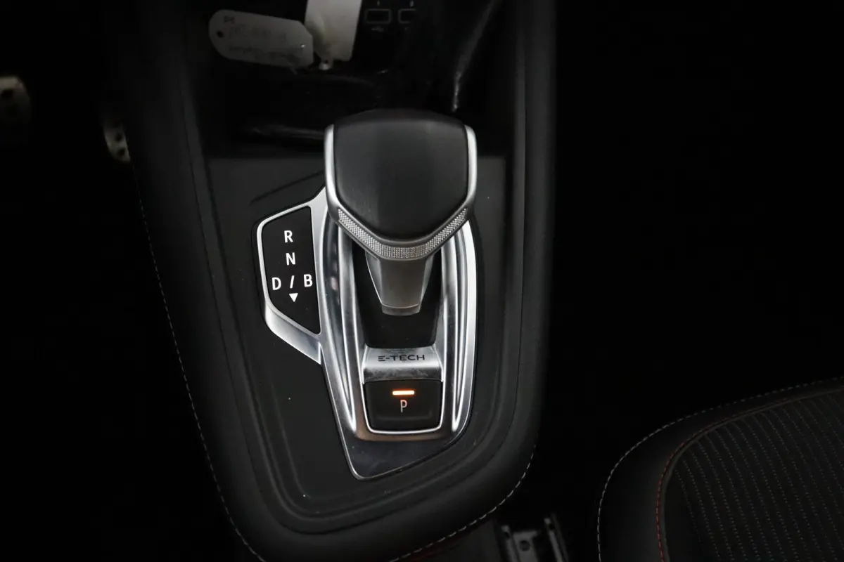 E-TECH hybrid 145 R.S. Line | SoH 80% | Parkeercamera | Navigatie |