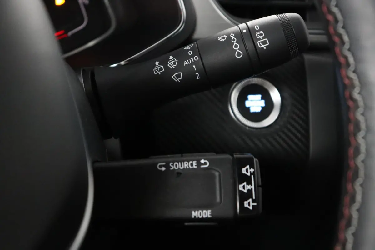 E-TECH hybrid 145 R.S. Line | SoH 80% | Parkeercamera | Navigatie |