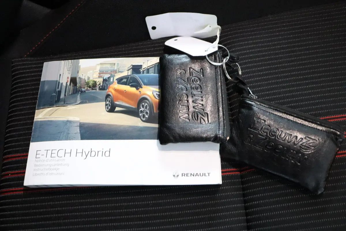 E-TECH hybrid 145 R.S. Line | SoH 80% | Parkeercamera | Navigatie |