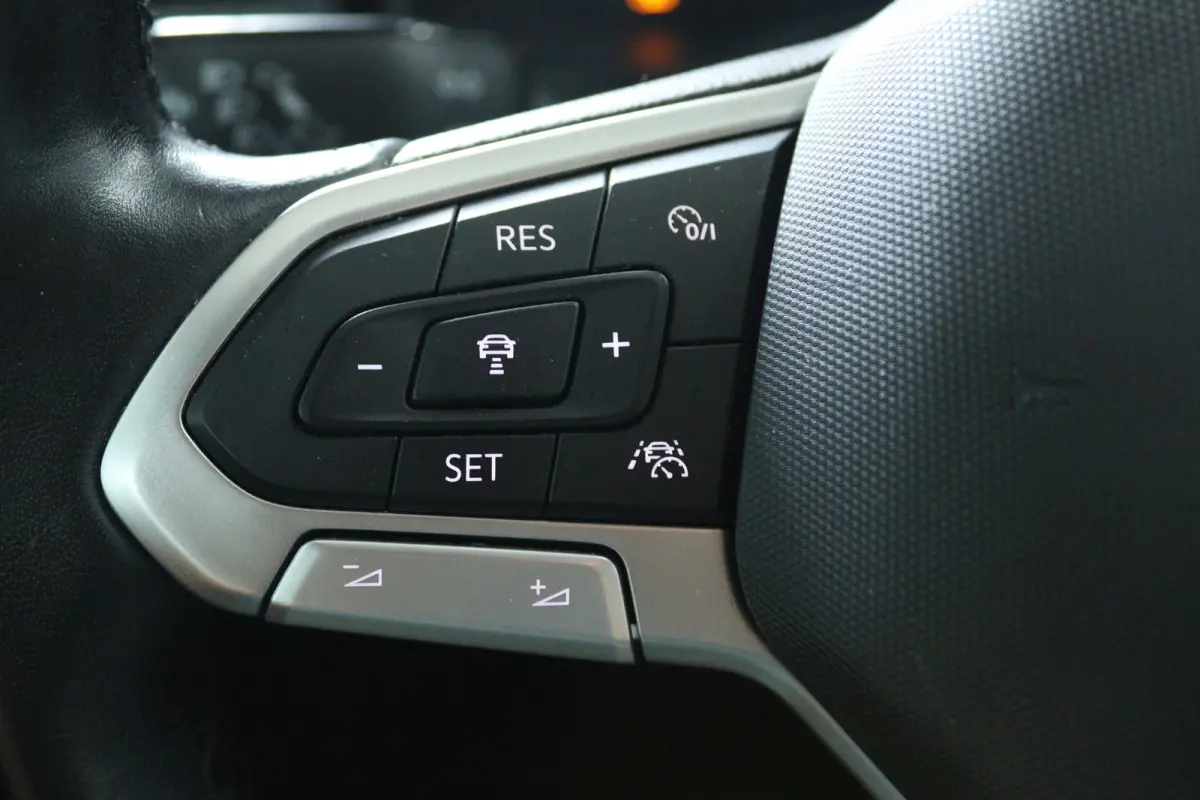 1.0 TSI Life (CARPLAY, PARKEERSENSOREN, CRUISE CONTROL ADAPTIEF)