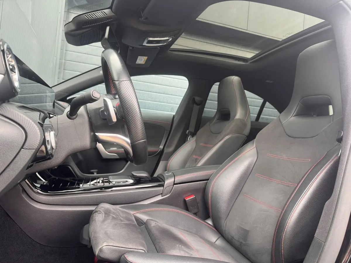 200 AMG PANO l SFEER l MATRIX l EL-STOEL l ASSISTENTIE l KEYLESS l TREKHAAK l ORG.NL l DEALER OH l BTW l