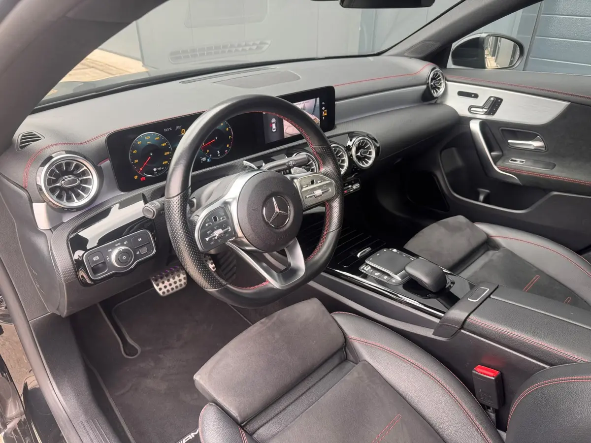 200 AMG PANO l SFEER l MATRIX l EL-STOEL l ASSISTENTIE l KEYLESS l TREKHAAK l ORG.NL l DEALER OH l BTW l