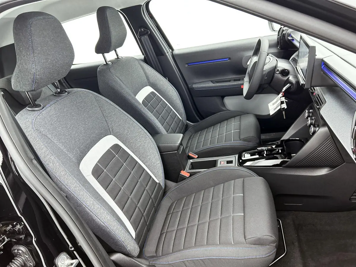 Plus 113pk Comfort Range 44 kWh | 8 JAAR GARANTIE | | Apple CarPlay/Android Auto | Camera | Comfortstoelen | Cruise Control | Climate Control |