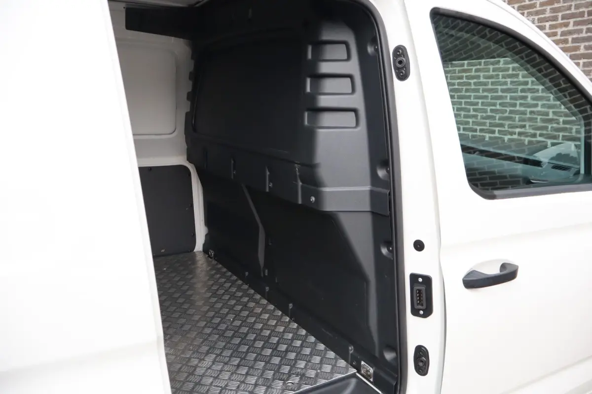 2.0 TDI 75pk Comfort | Parkeersensoren achter | Cruise Control | DAB radio | App Connect